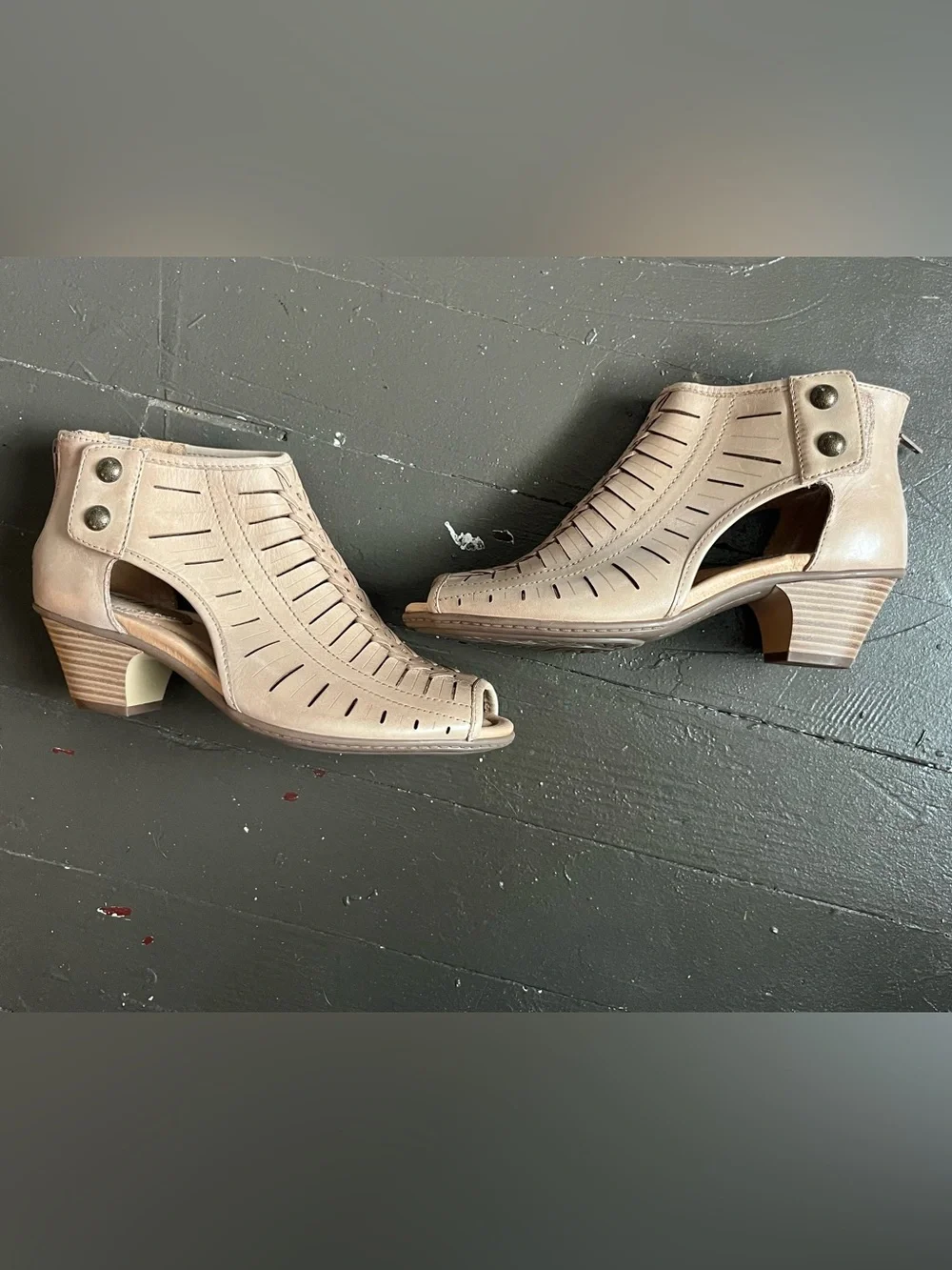 Earth Taupe Cutout Leather Mid Heel Sandal